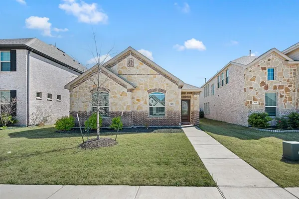 $2,400 | 1216 West Yarrow Avenue, Justin, TX 76247