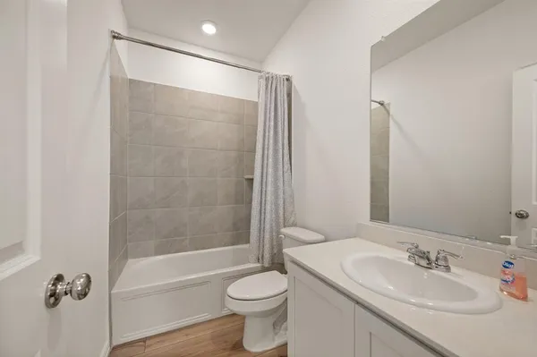 $2,400 | 1216 West Yarrow Avenue, Justin, TX 76247