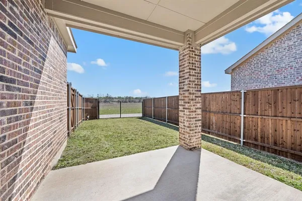 $2,400 | 1216 West Yarrow Avenue, Justin, TX 76247