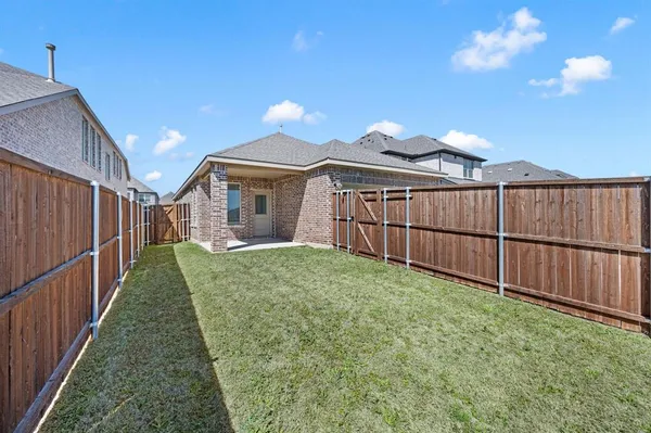 $2,400 | 1216 West Yarrow Avenue, Justin, TX 76247