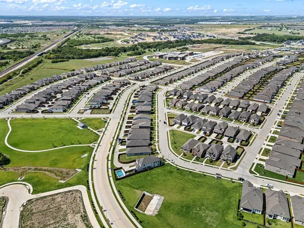 $2,400 | 1216 West Yarrow Avenue, Justin, TX 76247