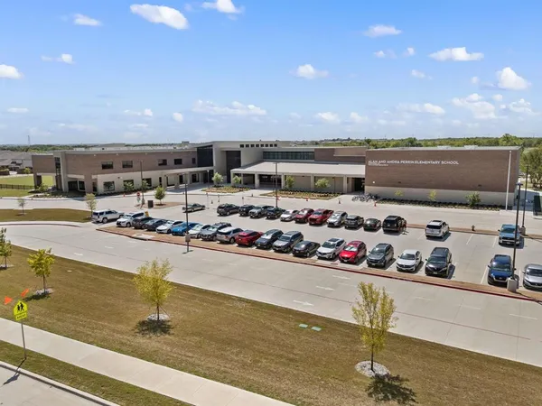 $2,400 | 1216 West Yarrow Avenue, Justin, TX 76247