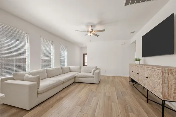 $2,400 | 1216 West Yarrow Avenue, Justin, TX 76247