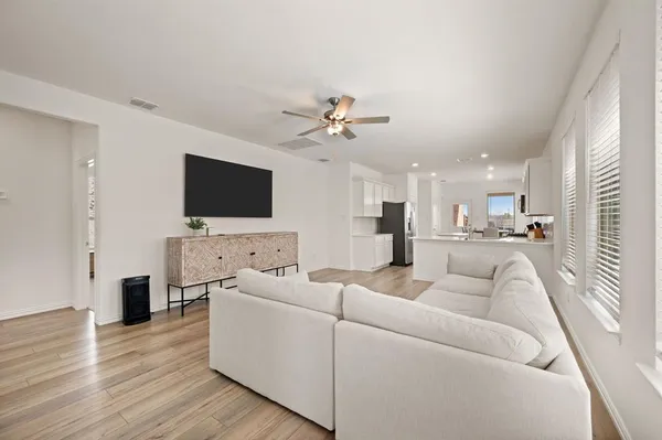 $2,400 | 1216 West Yarrow Avenue, Justin, TX 76247