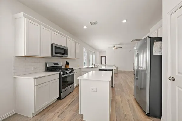 $2,400 | 1216 West Yarrow Avenue, Justin, TX 76247