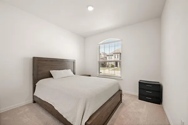 $2,400 | 1216 West Yarrow Avenue, Justin, TX 76247