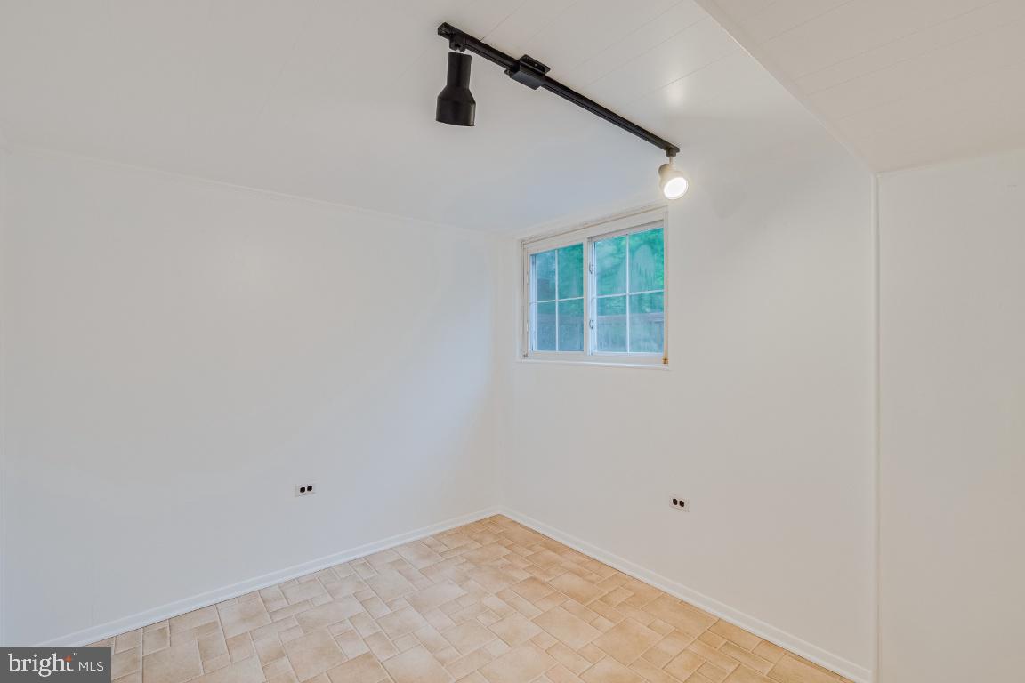 4704 Split Rock Road Alexandria, VA 22310 - Photo 33 of 40