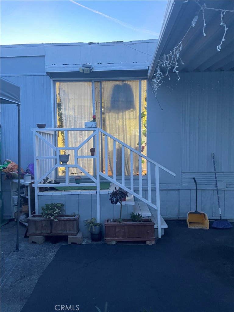 22600 Normandie Avenue, Unit 32 Torrance, CA 90502 - Photo 13 of 40 a view of sitting area in front of retail shop