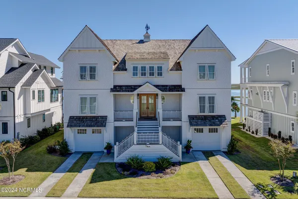 $4,350,000 | 7 Waterfront Circle, Hampstead, NC 28443