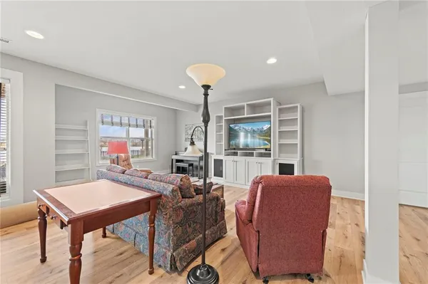 $919,000 | 4313 Lakeshore Drive, Basehor, KS 66007