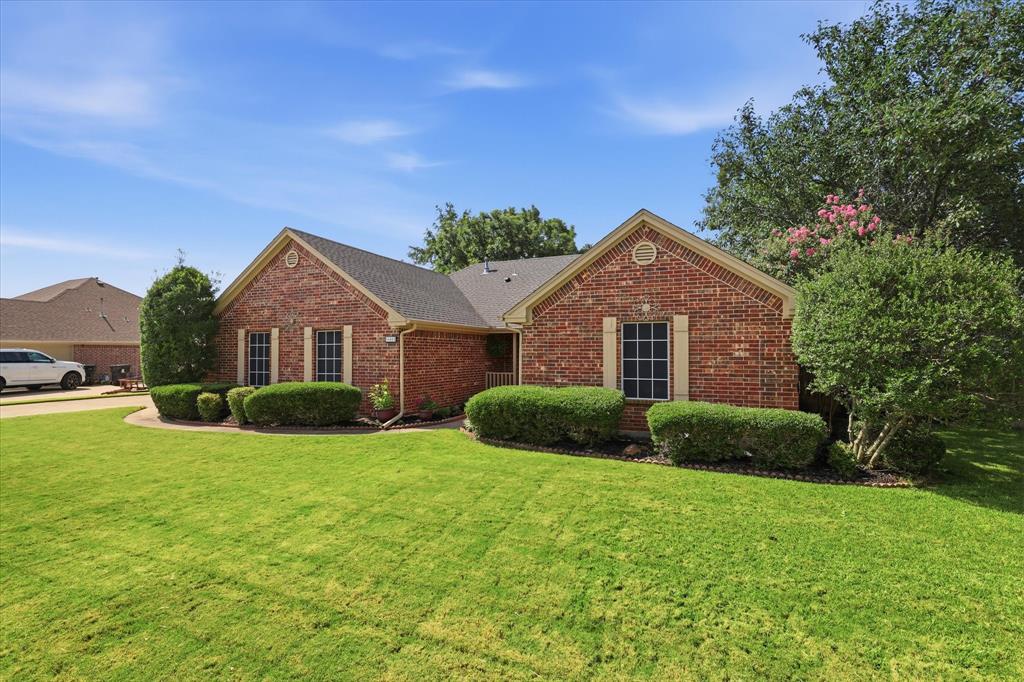 605 Maple Drive Pilot Point, TX 76258 - Photo 5 of 38