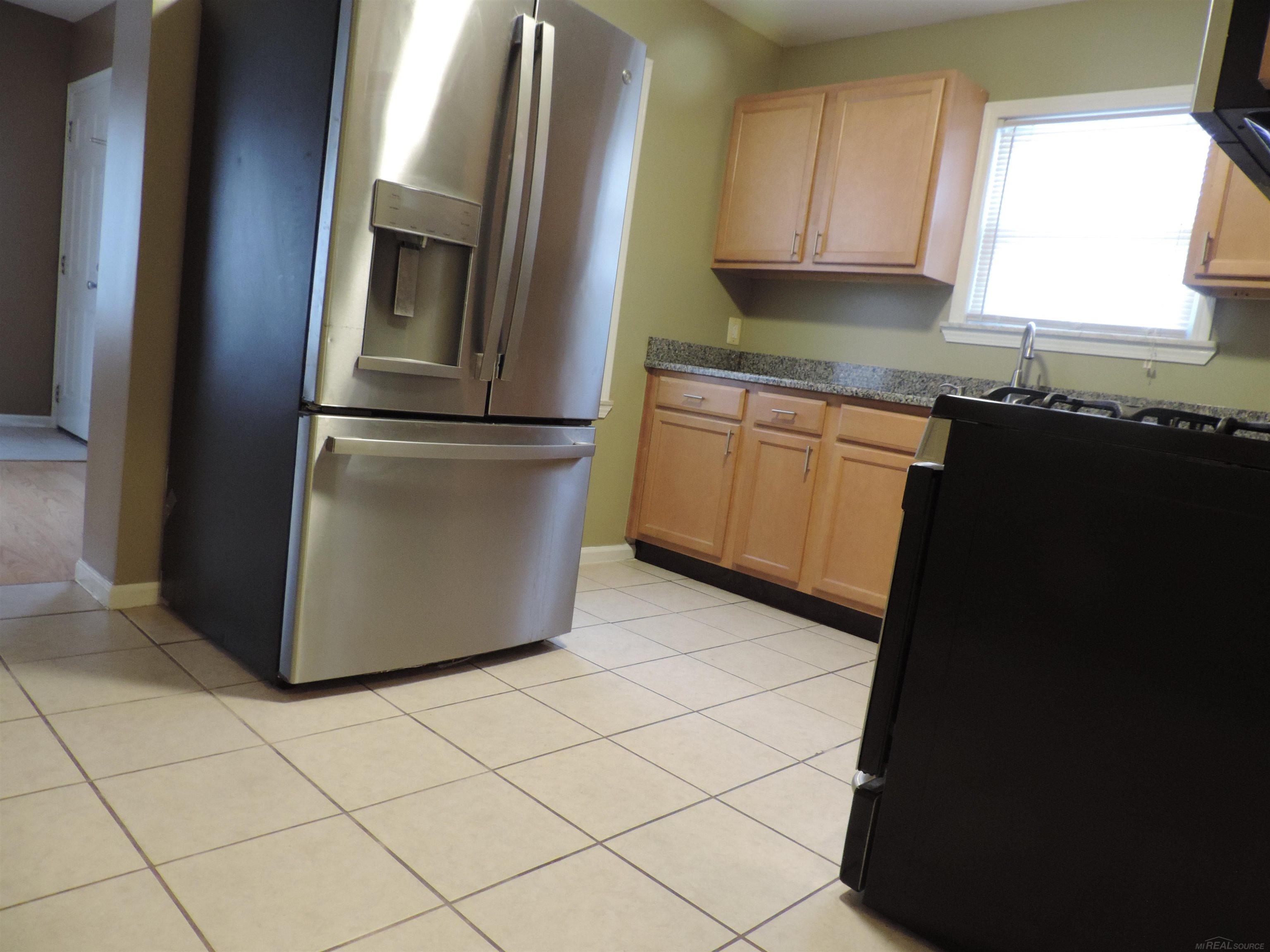 11036 Stephens Warren, MI 48089 - Photo 8 of 22
