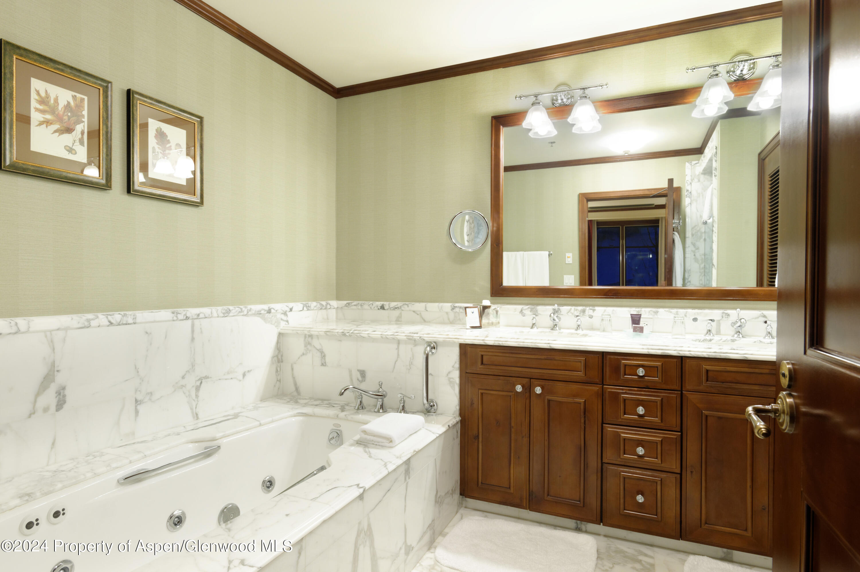 197 Prospector Road, Unit 22052 Aspen, CO 81611 - Photo 13 of 22 6 Master Bathroom