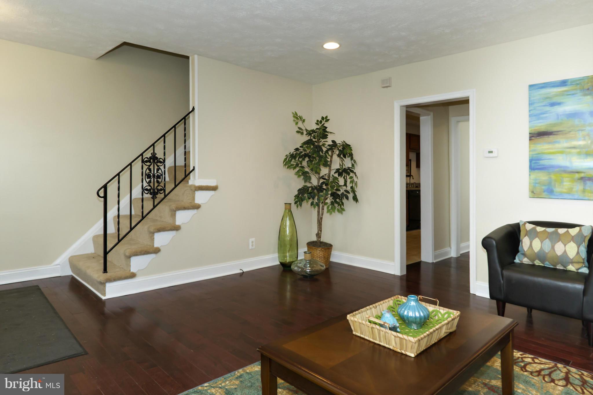 2904 Sollers Point Road Dundalk, MD 21222 - Photo 8 of 26 Living Room