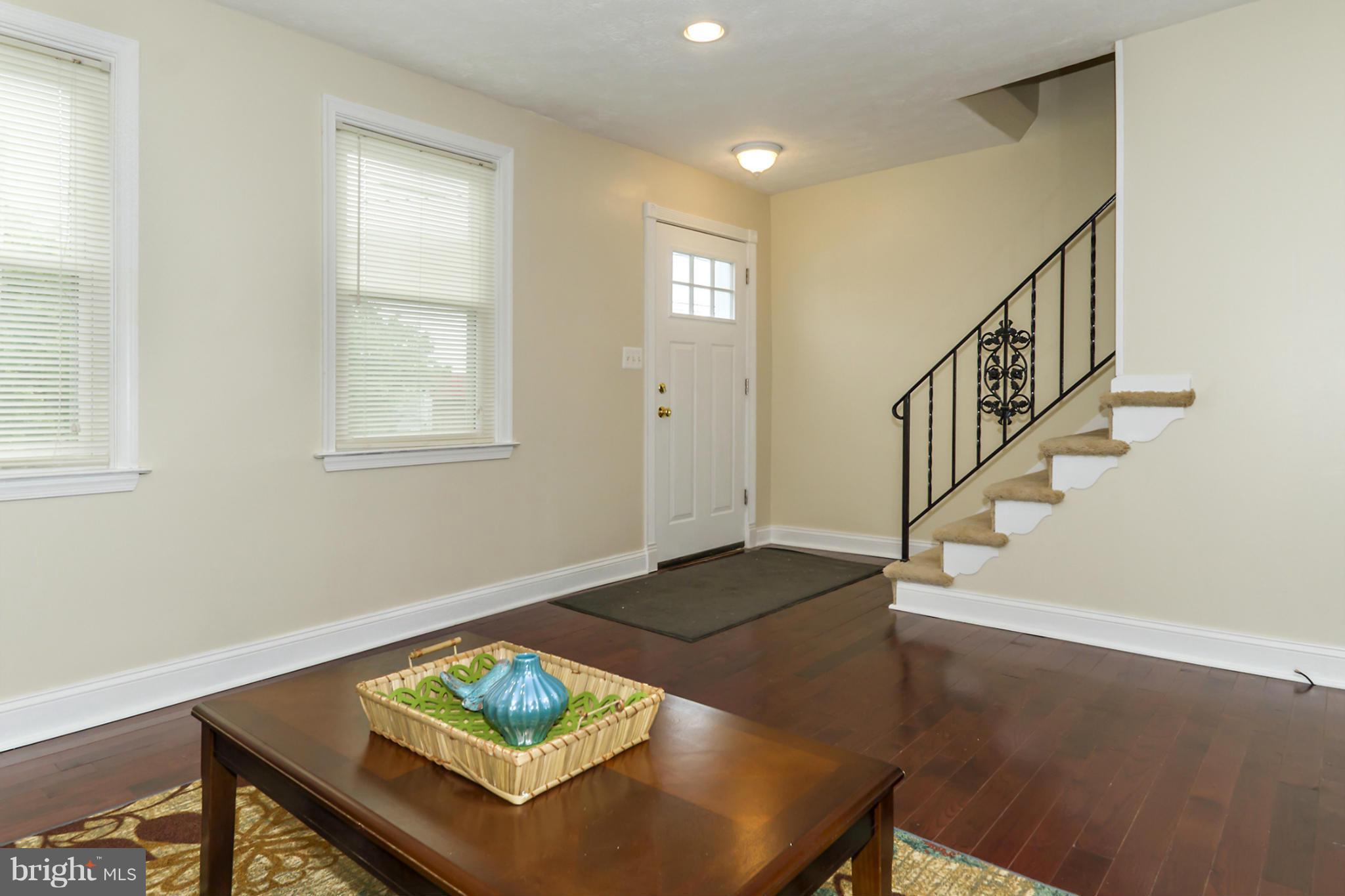 2904 Sollers Point Road Dundalk, MD 21222 - Photo 9 of 26 Living Room