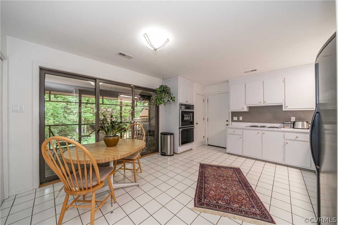 3708 Commodore Point Circle Midlothian, VA 23112 - Photo 35 of 46 a kitchen with granite countertop a stove a sink and a refrigerator