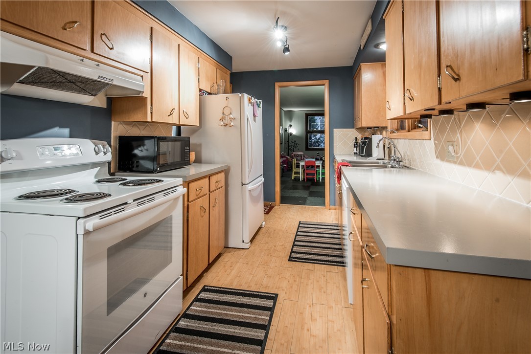 5955 Wiclif Road Northeast Canton, OH 44721 - Photo 10 of 25 Nicely updated kitchen