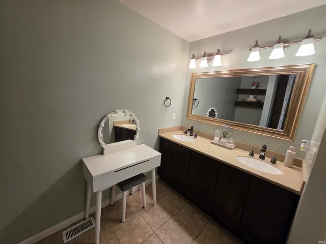 $289,900 | 1801 South O'Hare Boulevard, Yorktown, IN 47396