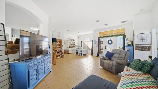 $399,999 | 25 Radford Lane, Palm Coast, FL 32164