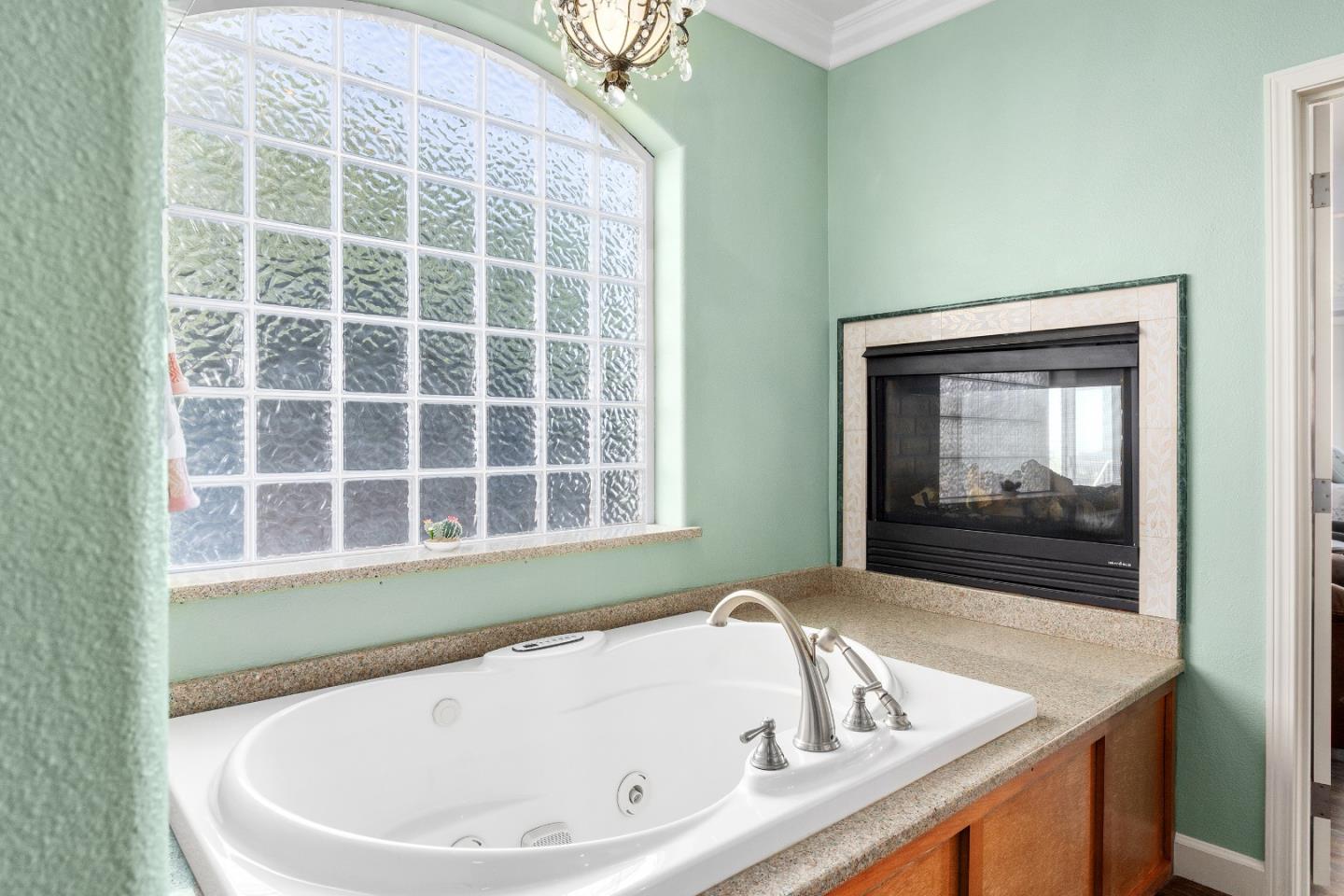 960 Smith Road Watsonville, CA 95076 - Photo 27 of 68 a bathroom with a bathtub and a window