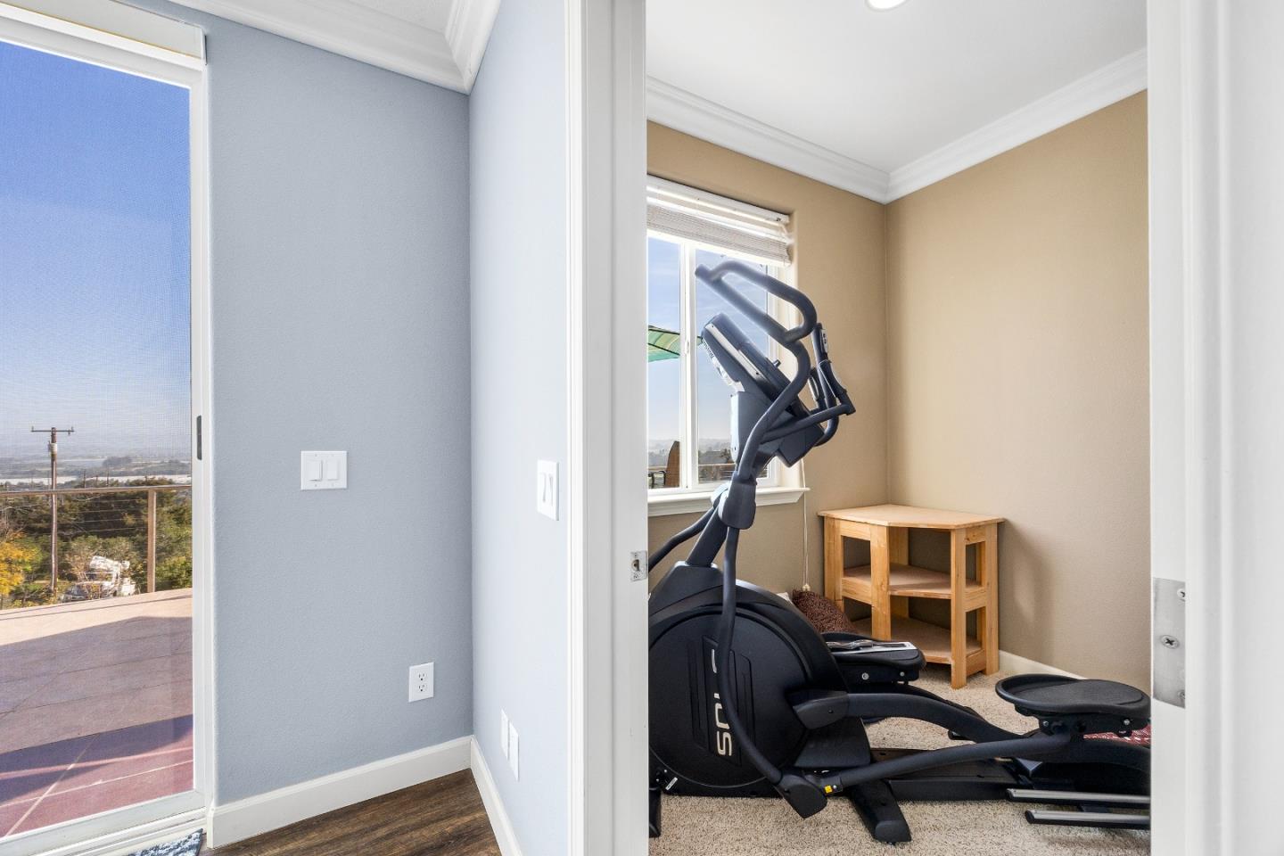 960 Smith Road Watsonville, CA 95076 - Photo 29 of 68 a view of a livingroom with gym equipment