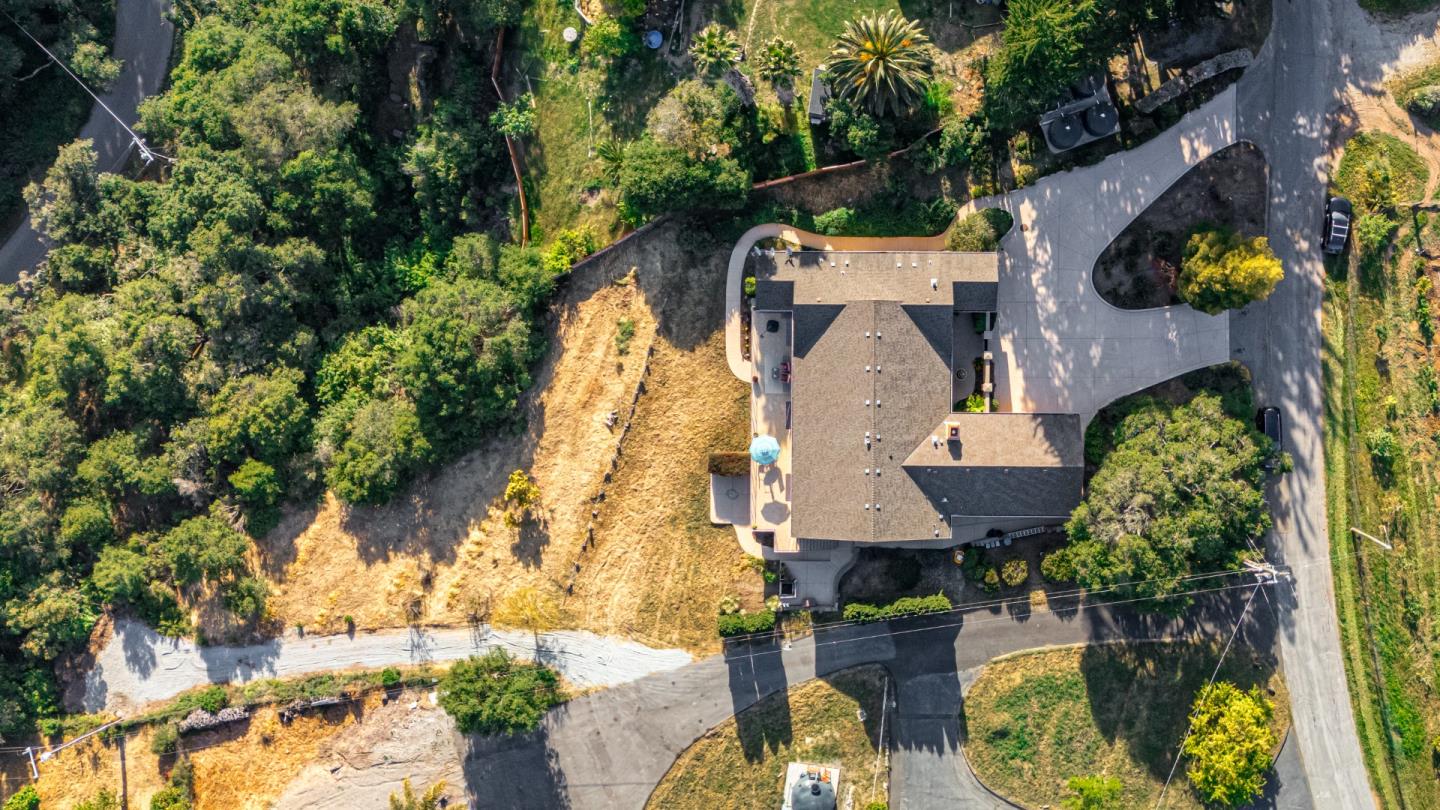 960 Smith Road Watsonville, CA 95076 - Photo 66 of 68 an aerial view of houses with yard
