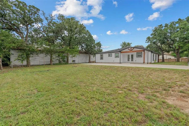a view of a house with a big yard