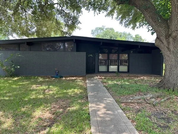 $189,900 | 3900 Aggie Drive, Bay City, TX 77414
