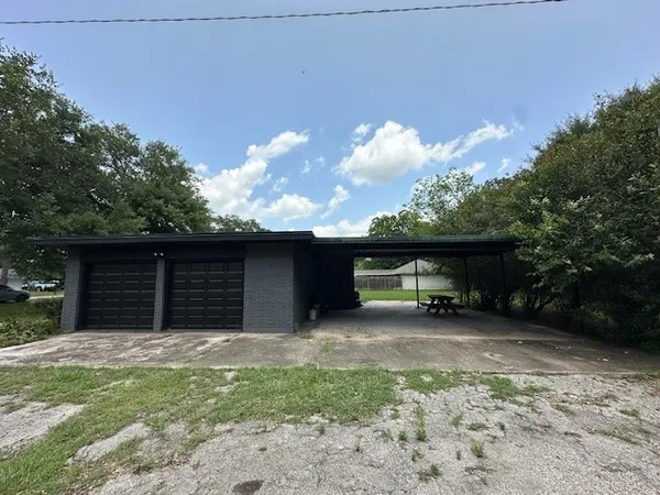 $189,900 | 3900 Aggie Drive, Bay City, TX 77414