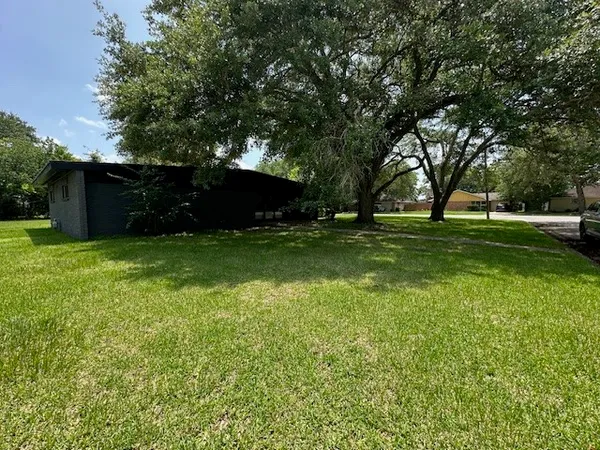 $189,900 | 3900 Aggie Drive, Bay City, TX 77414