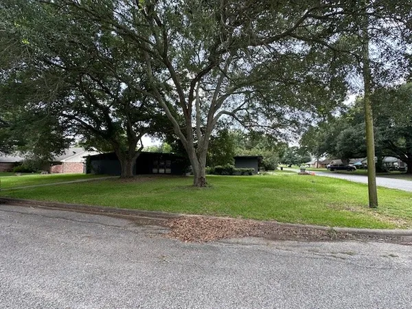 $189,900 | 3900 Aggie Drive, Bay City, TX 77414