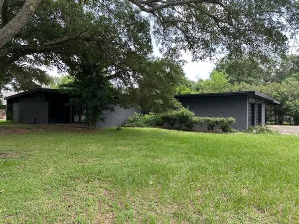 $189,900 | 3900 Aggie Drive, Bay City, TX 77414