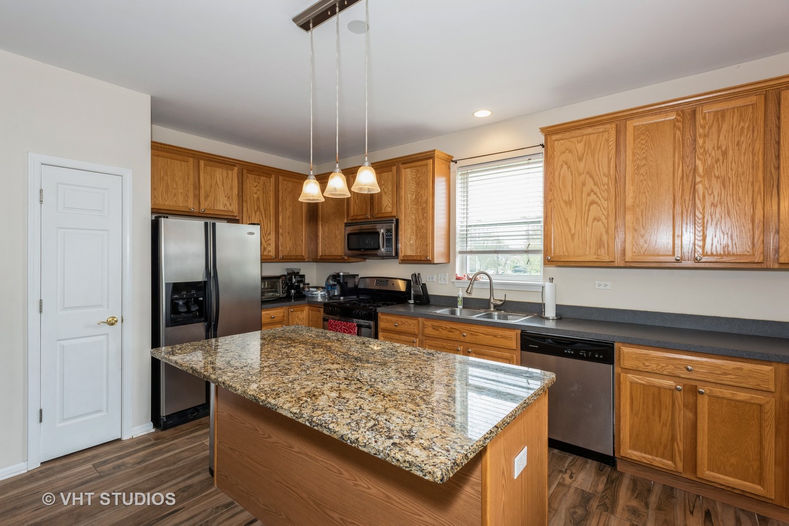 441 Valley View Drive St. Charles, IL 60175 - Photo 6 of 22
