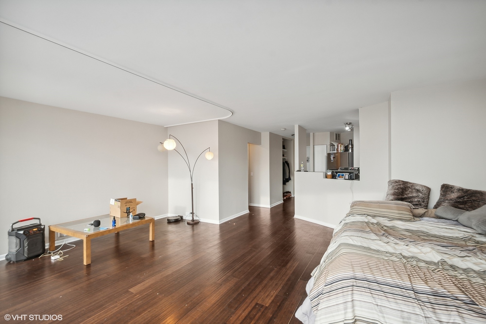 5415 North Sheridan Road, Unit 2103 Chicago, IL 60640 - Photo 6 of 12 a living room with furniture and a table