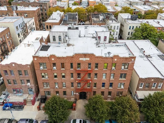 a large building with a lot of windows on it