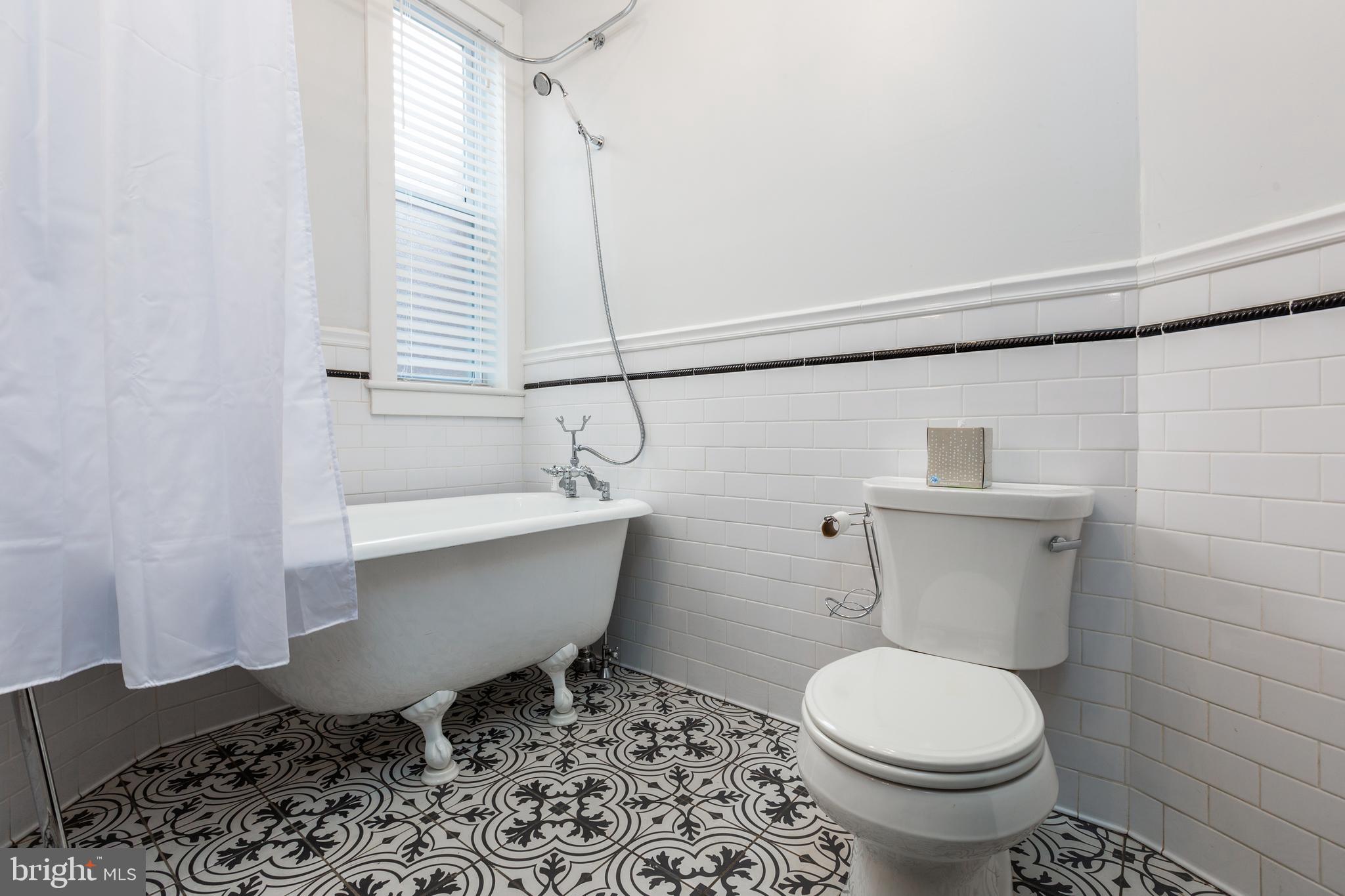 37 Rhode Island Avenue Northwest Washington, DC 20001 - Photo 23 of 62 Bathroom