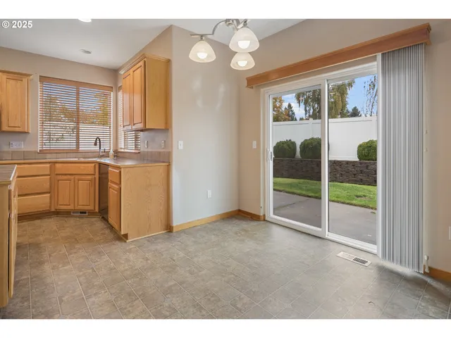 $589,900 | 6935 Southeast Renada Street, Milwaukie, OR 97267