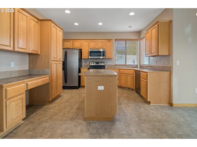 $589,900 | 6935 Southeast Renada Street, Milwaukie, OR 97267