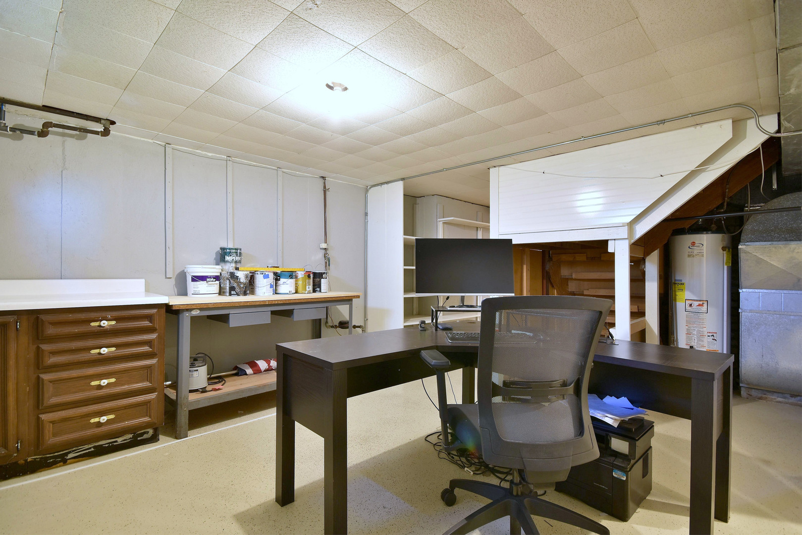 709 Spring Road Elmhurst, IL 60126 - Photo 32 of 42 a workspace with furniture