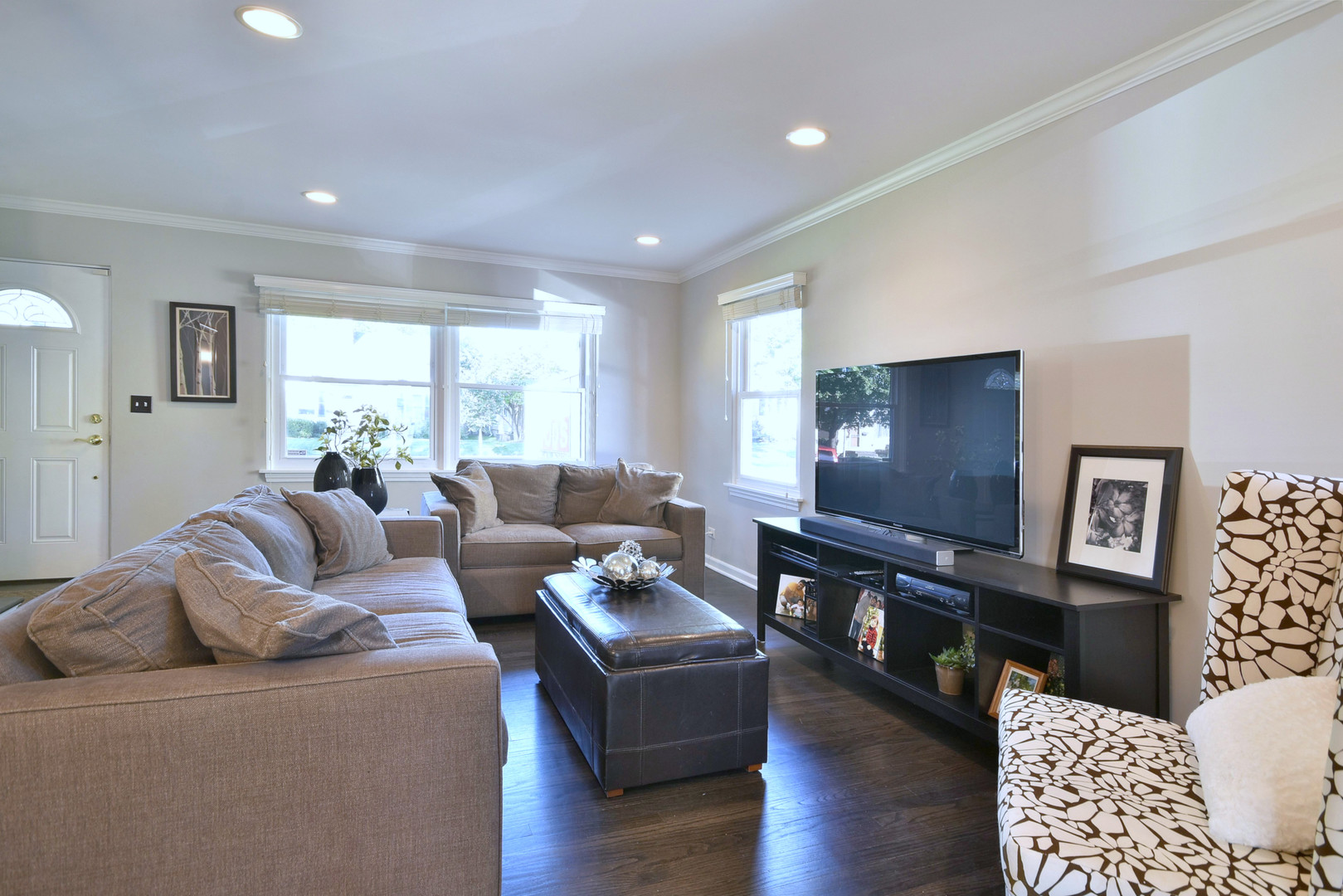 709 Spring Road Elmhurst, IL 60126 - Photo 4 of 42 a living room with furniture and a flat screen tv