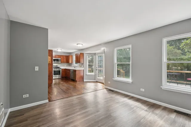 $410,000 | 616 Pinehurst Drive, North Aurora, IL 60542