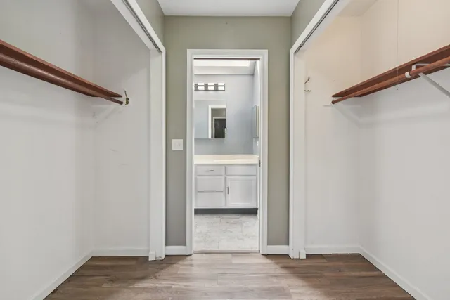 $410,000 | 616 Pinehurst Drive, North Aurora, IL 60542