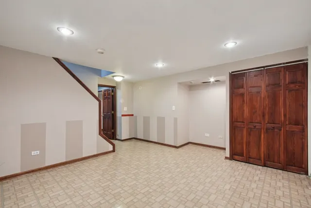 $410,000 | 616 Pinehurst Drive, North Aurora, IL 60542