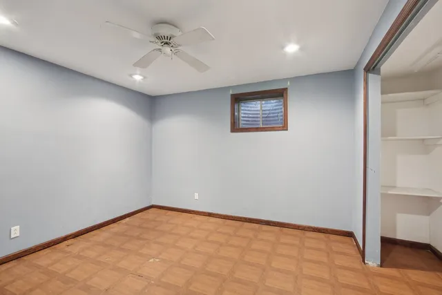 $410,000 | 616 Pinehurst Drive, North Aurora, IL 60542