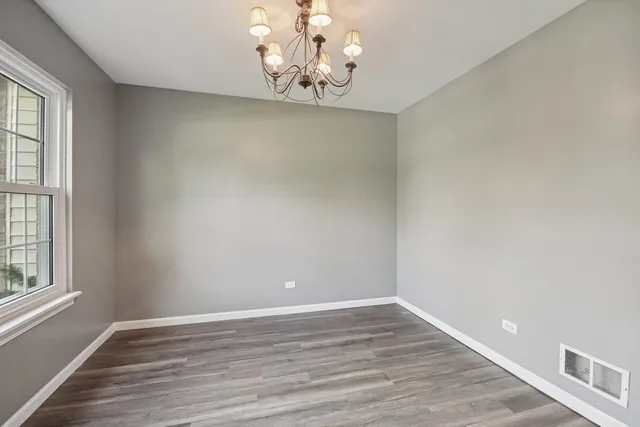 $410,000 | 616 Pinehurst Drive, North Aurora, IL 60542