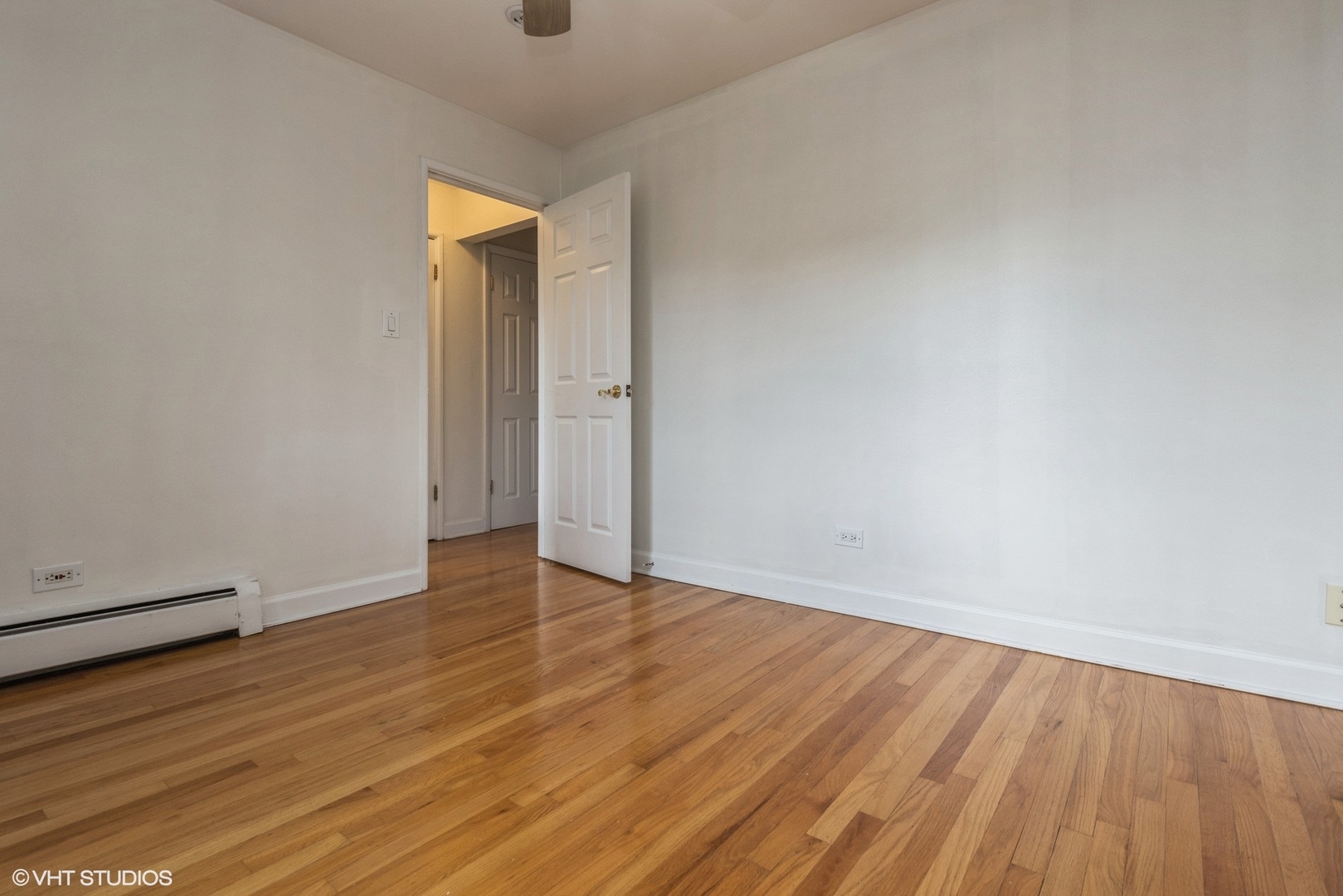 820 Seward Street, Unit 3E Evanston, IL 60202 - Photo 18 of 24 a view of an empty room with wooden and a window