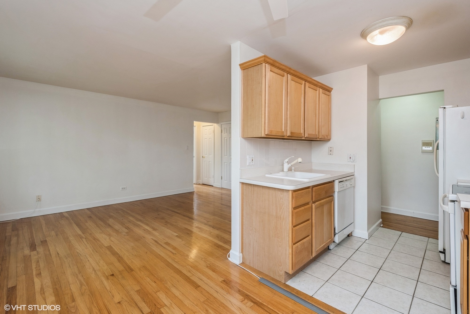820 Seward Street, Unit 3E Evanston, IL 60202 - Photo 3 of 24 a kitchen with stainless steel appliances granite countertop a stove a sink and a refrigerator