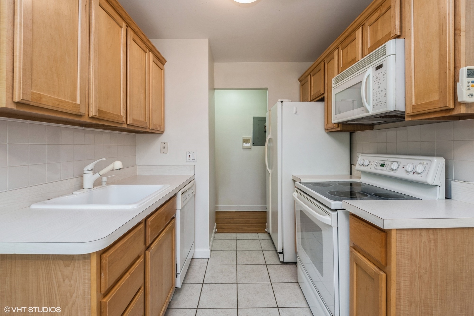 820 Seward Street, Unit 3E Evanston, IL 60202 - Photo 4 of 24 a kitchen with stainless steel appliances granite countertop a sink stove and refrigerator