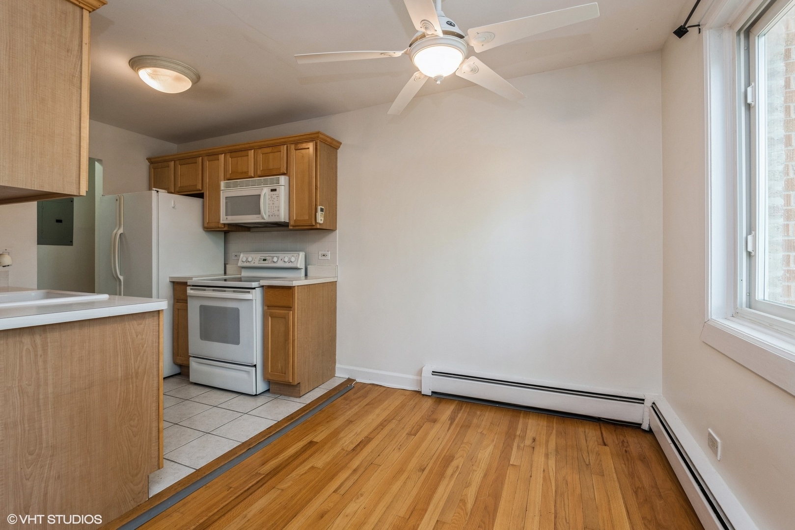 820 Seward Street, Unit 3E Evanston, IL 60202 - Photo 8 of 24 wooden floor in an empty room with a kitchen