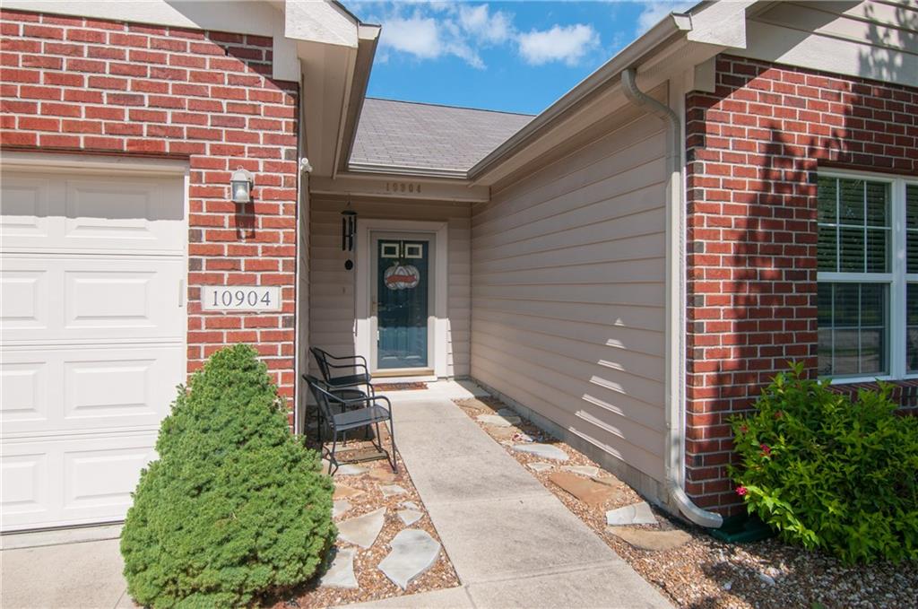 10904 Roundtree Road Fishers, IN 46037 - Photo 4 of 30 Gallery Image 4